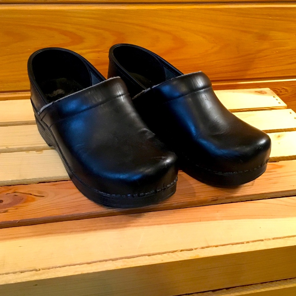 Black Dansko clogs size 35